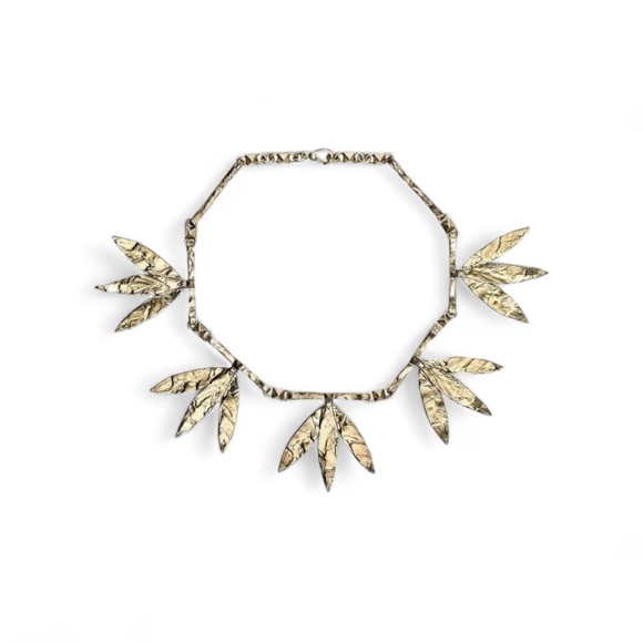 Valentino Garavani Gold Leaf Necklace NWT - Picture 2 of 6